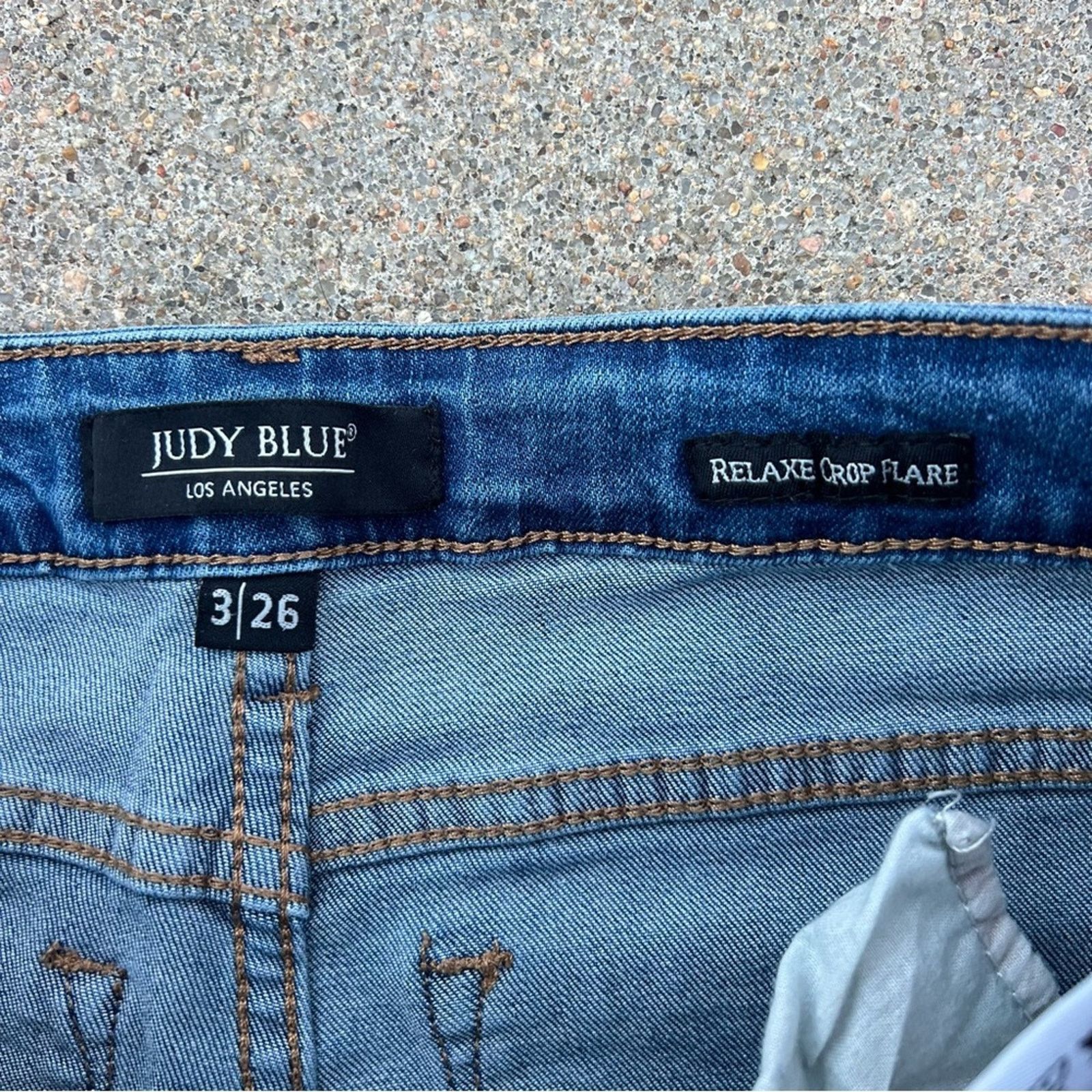 Judy Blue Judy Blue Relaxed Crop Flare Stretch Jeans 3/26 Size 26" / US 2 / IT 38 - 3 Thumbnail