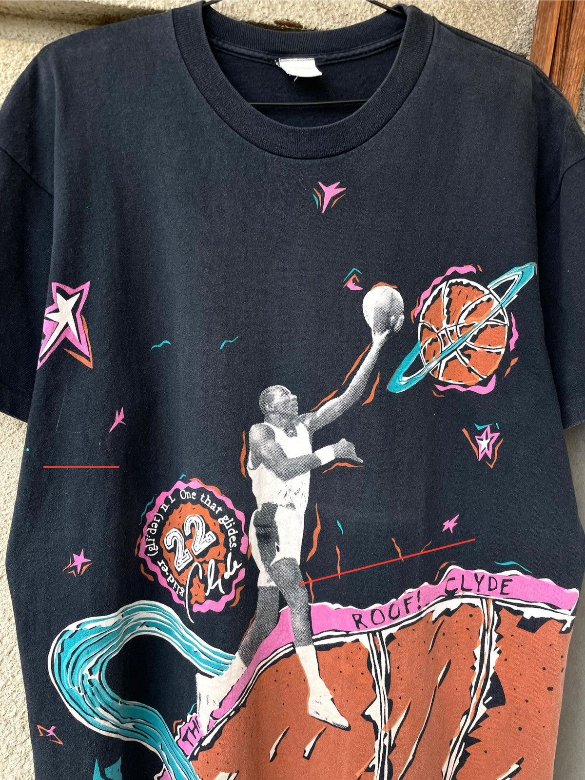 Vintage Vintage 90s Clyde Drexler Basketball NBA Over Print T-Shirt Size US XL / EU 56 / 4 - 7 Thumbnail