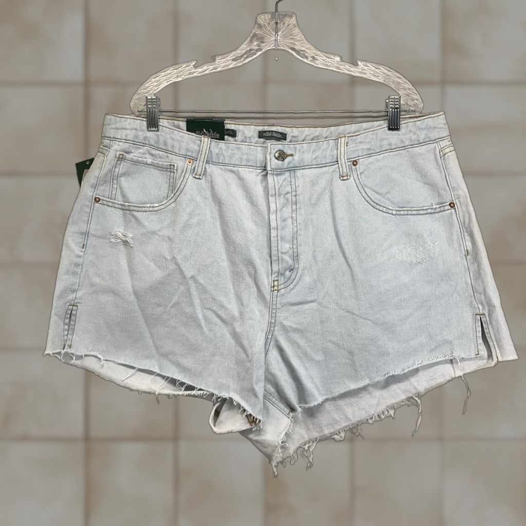 Vintage WILD FABLE Women's Cut-Off Shorts Super High Rise Light Blue Size 17 Denim 90s Retro Size 38" / US 16 / IT 52 - 1 Thumbnail