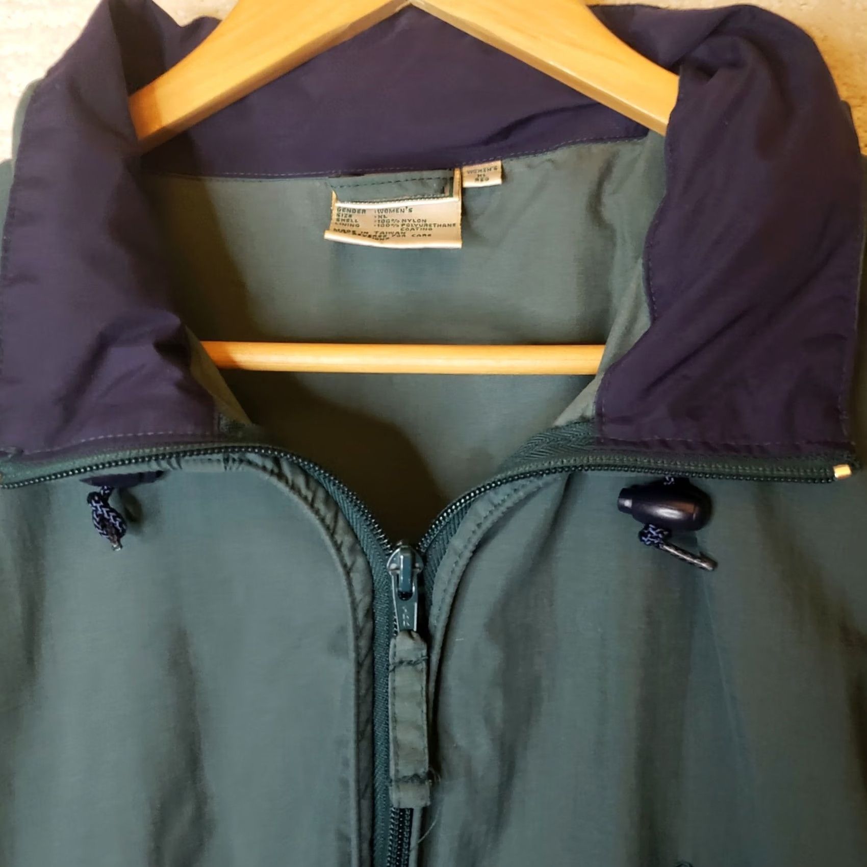 Vintage LL Bean Women's XL REG. Windbreaker Raincoat Green NO LINER Hide In Collar Hood Size XL / US 12-14 / IT 48-50 - 6 Thumbnail