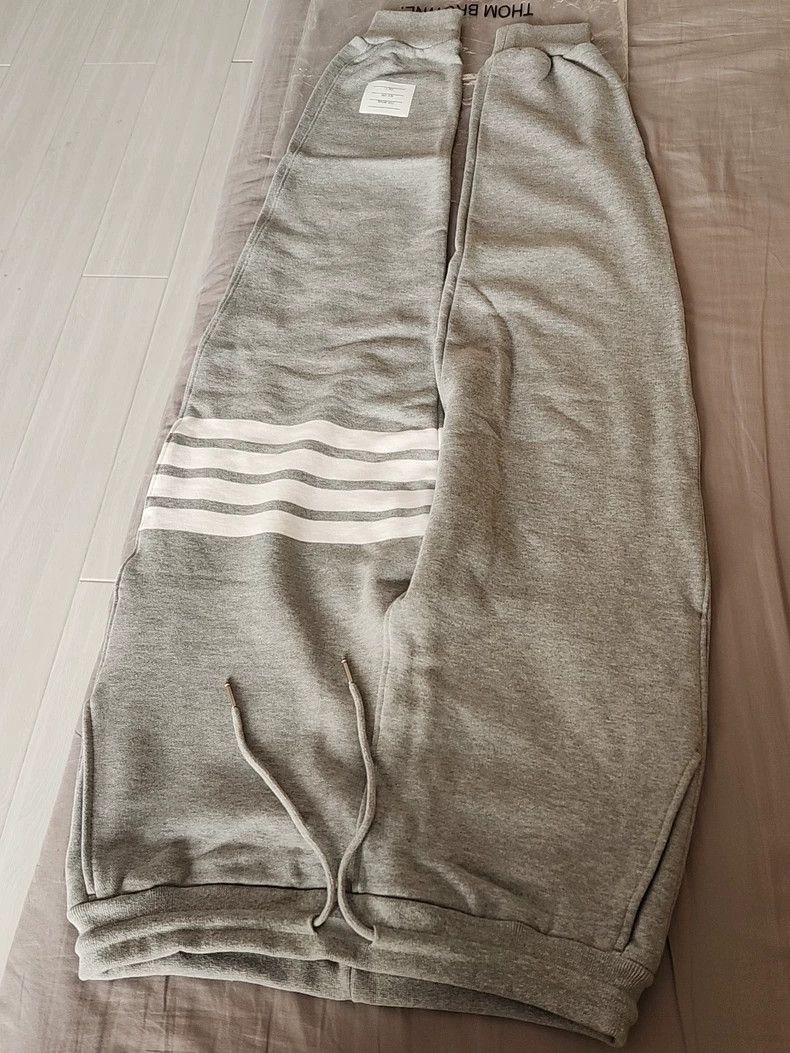 Thom Browne Thom Browne size3 Classic grey four-barrel trousers Size US 27 - 1 Thumbnail