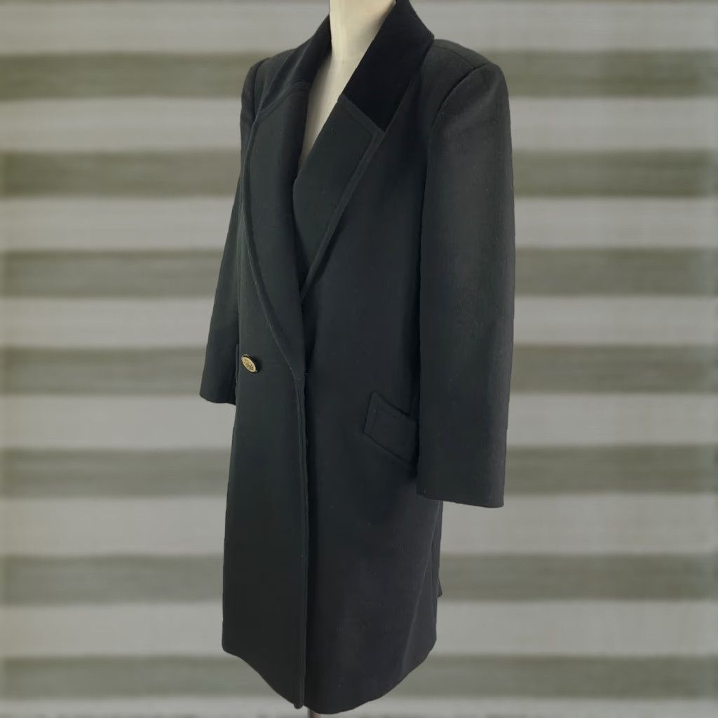 Jones New York VINTAGE Jones New York 100% Wool Long Pea Coat L Black Double Breasted Velvet Collar Coat Women Size L / US 10 / IT 46 - 1 Thumbnail