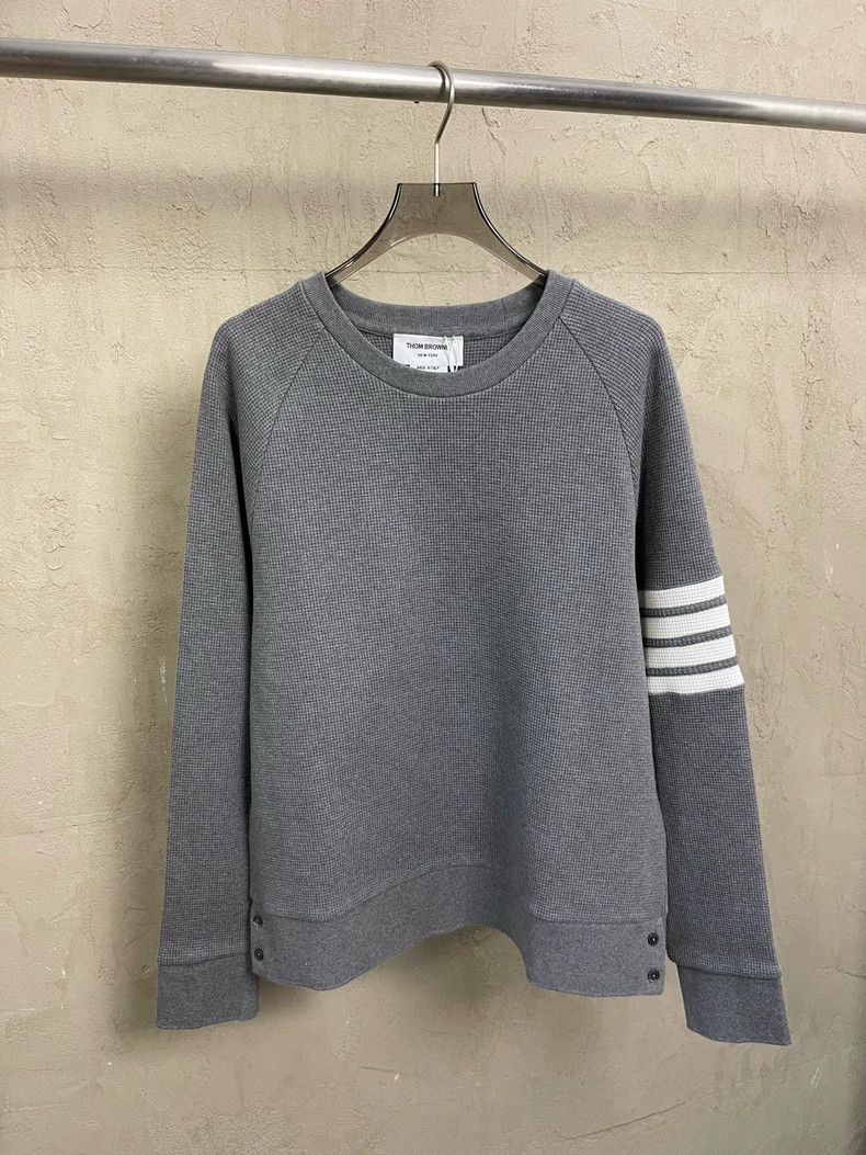 Thom Browne Thom Browne size4 Gray waffle round neck hoodie Size US XL / EU 56 / 4 - 1 Thumbnail