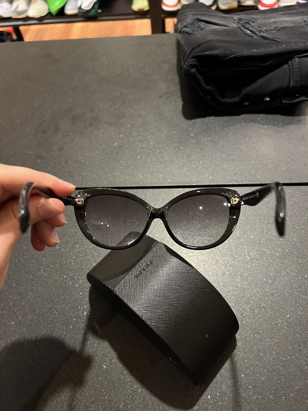 Prada Prada cat eye sunglasses black acetate Size ONE SIZE - 4 Thumbnail