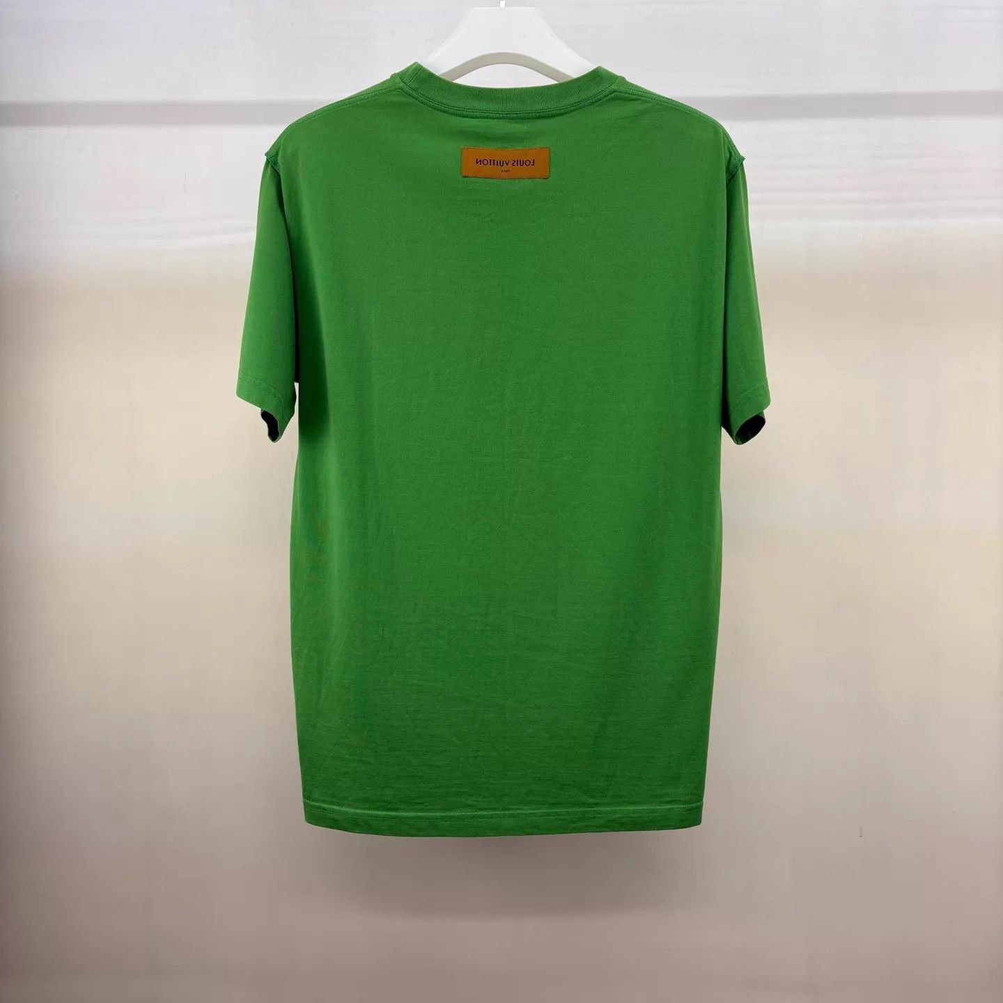 Louis Vuitton Louis Vuitton Green Embossed Logo L T-Shirt Size US L / EU 52-54 / 3 - 2 Thumbnail