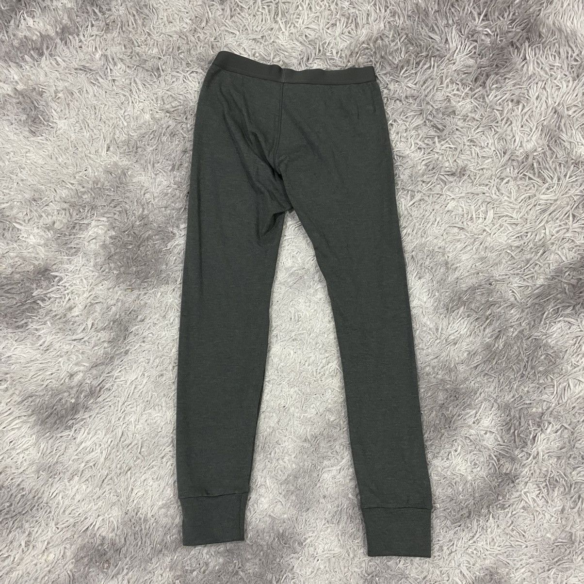 Uniqlo Uniqlo tight running heattech extra warm Size US 26 / EU 42 - 4 Thumbnail