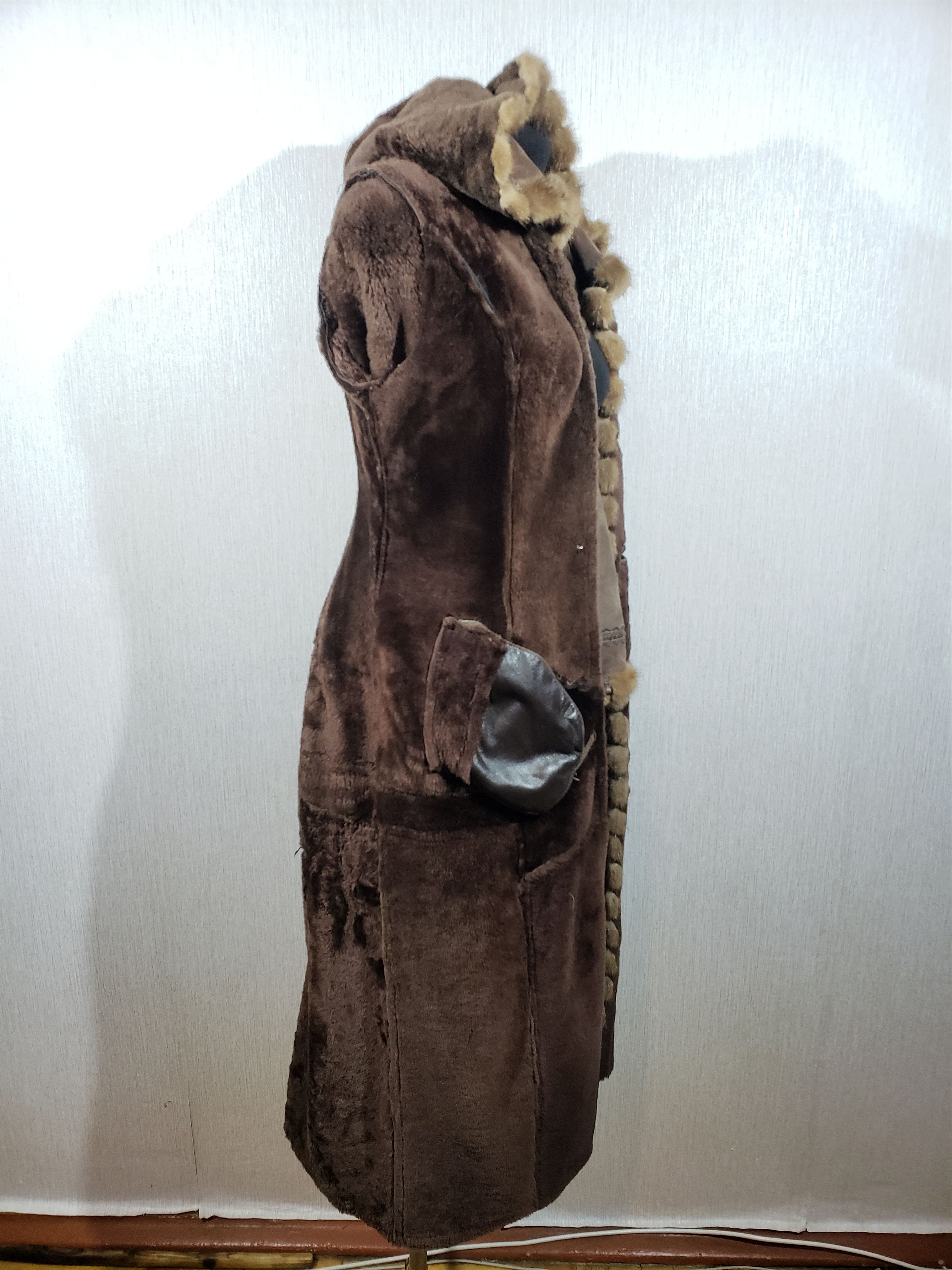 Other Stylish brown sheepskin coat with a chic fur hood. Size L / US 10 / IT 46 - 8 Thumbnail