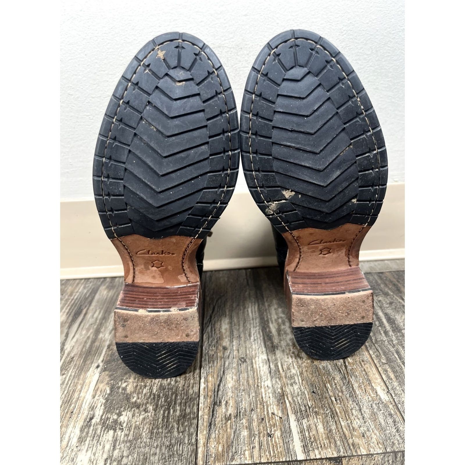 Clarks VINTAGE CLARKS Clarkdale Jax Boots Womens 8M Black Pebbled Leather Ladies Ankle Boots Ladies Womens Boots Black 8M Leather Ankle Bootie Size US 5 / IT 35 - 8 Thumbnail
