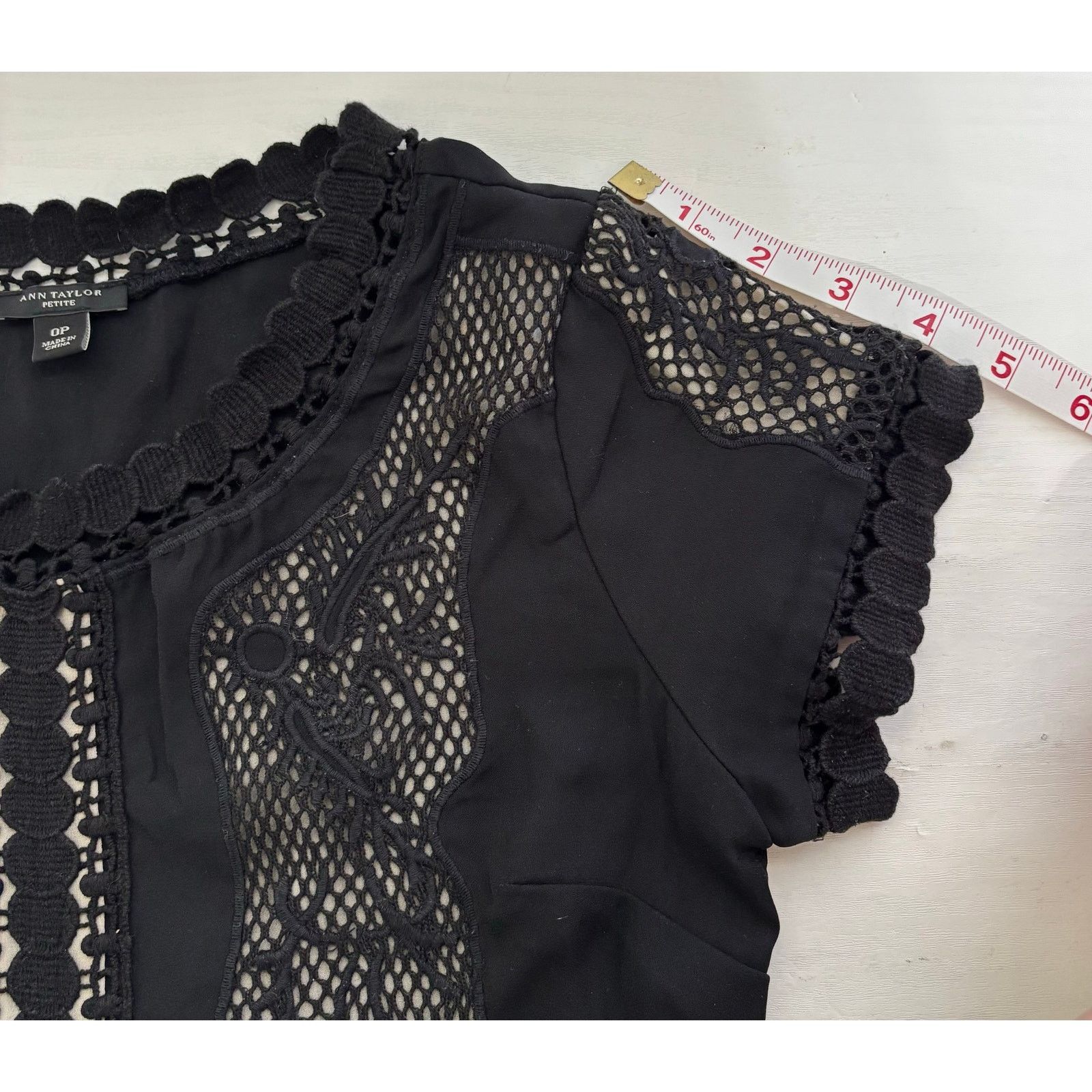 Ann Taylor Ann Taylor Black Crochet Lace Peplum Blouse Petite 0 Lined Size XS / US 0-2 / IT 36-38 - 5 Thumbnail