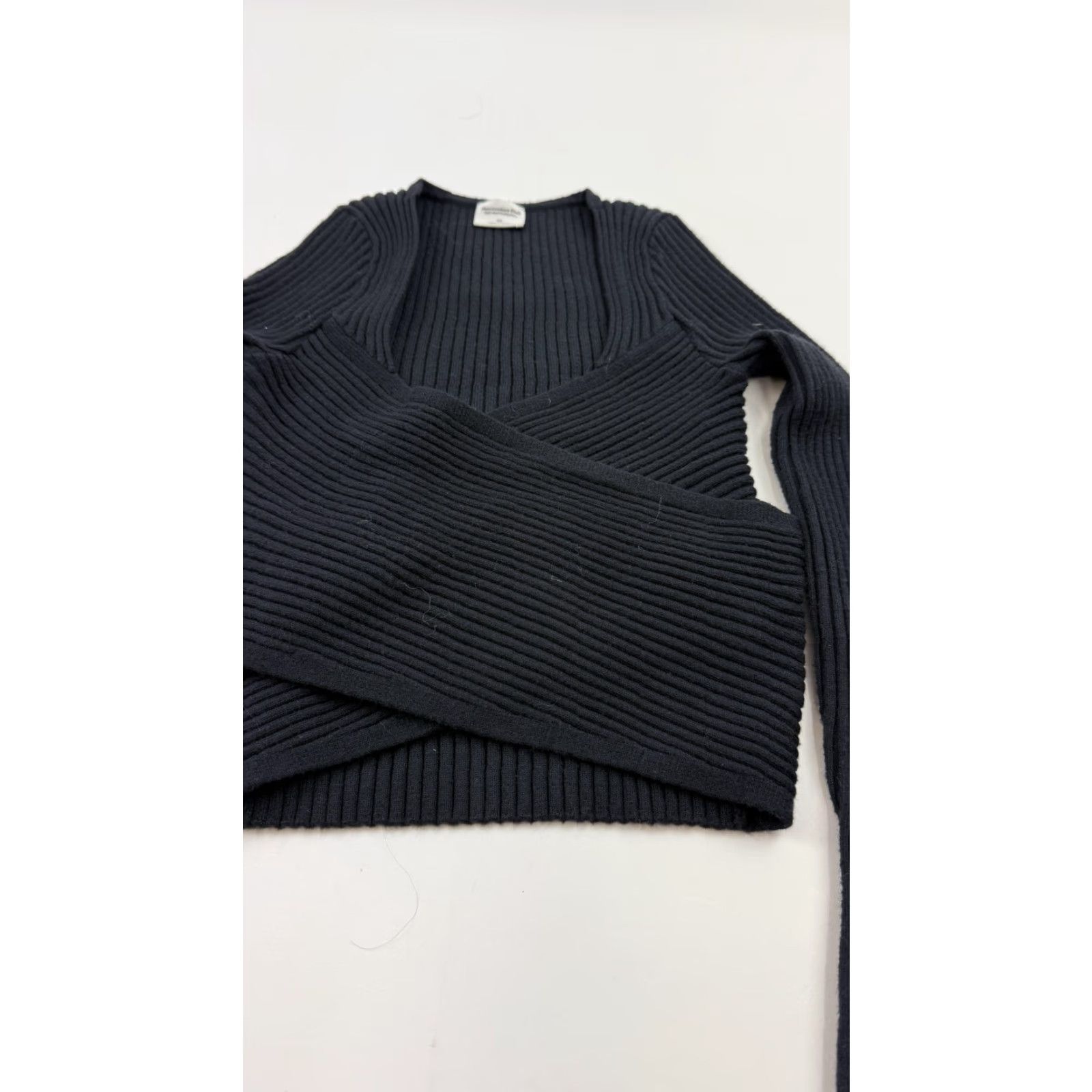 Abercrombie & Fitch Abercrombie & Fitch Sweater Womens XS Black Ribbed Wrap Cropped Long Sleeve Size XS / US 0-2 / IT 36-38 - 2 Thumbnail