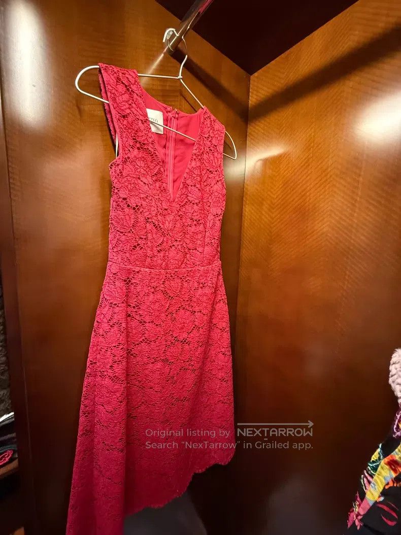 Valentino Valentino V-neck red lace skirt Size XS / US 0-2 / IT 36-38 - 1 Thumbnail