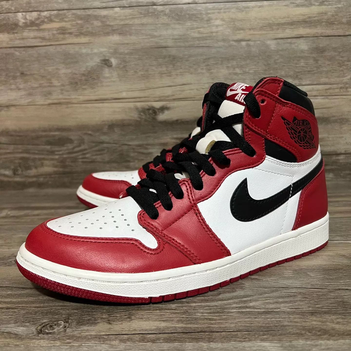 Nike Air Jordan 1 Chicago OG 2015 42.5 Worn Once Size US 9.5 / EU 42-43 - 1 Thumbnail