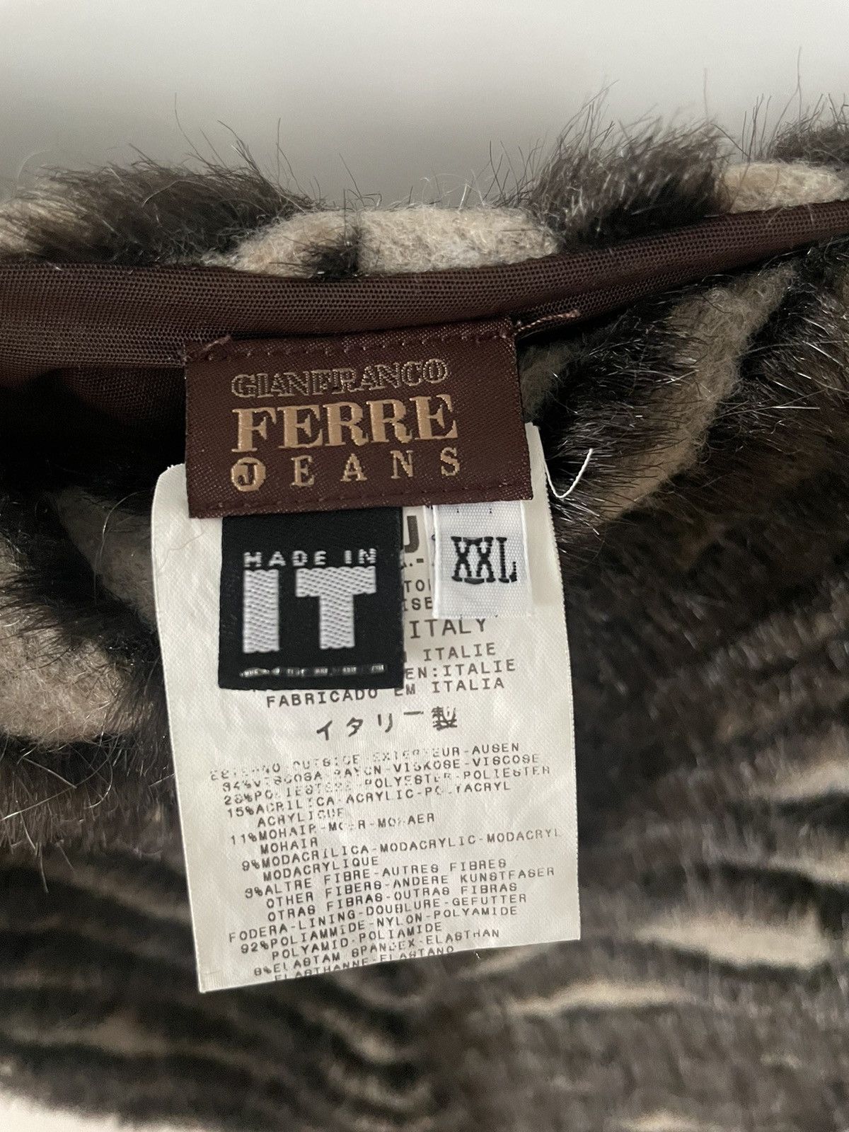 Gianfranco Ferre Gianfranco Ferre Jeans fur top Size XXL / US 16-18 / IT 52-54 - 2 Thumbnail