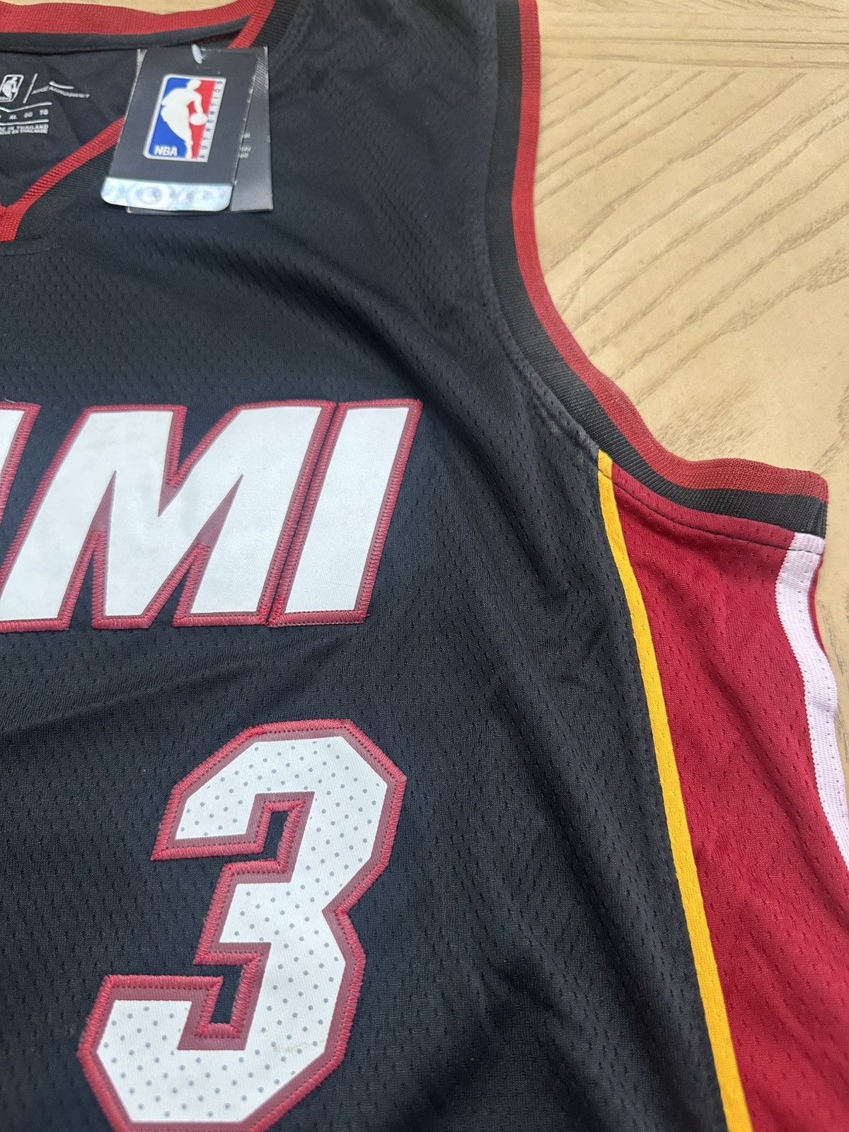 Nike Dwyane Wade Miami Heat Nike Association Edition Swingman Size US L / EU 52-54 / 3 - 3 Thumbnail