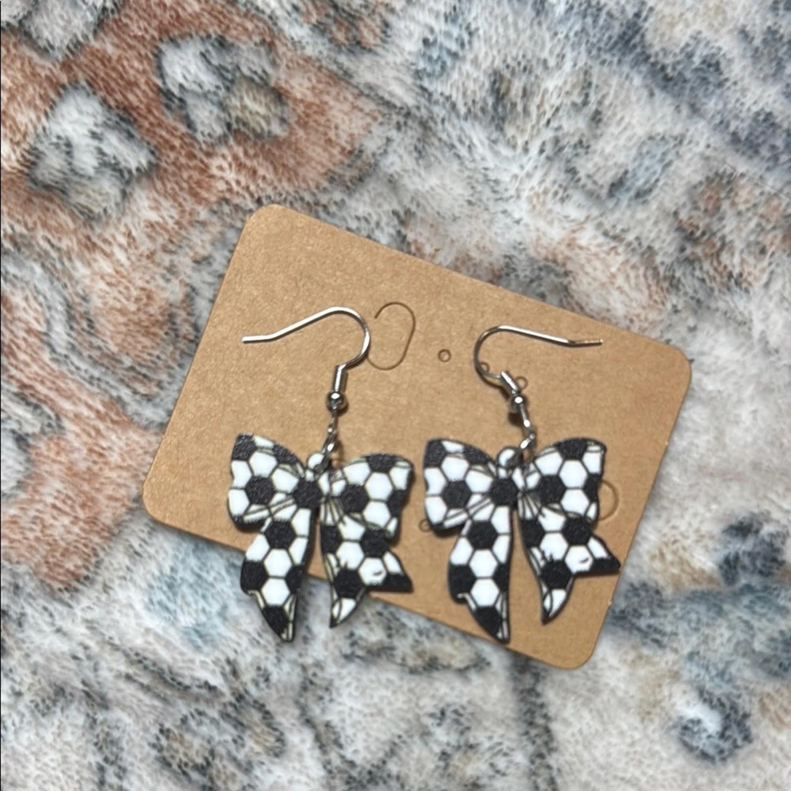 Designer Black and White Checkered Jewelry Earrings Size ONE SIZE - 1 Preview