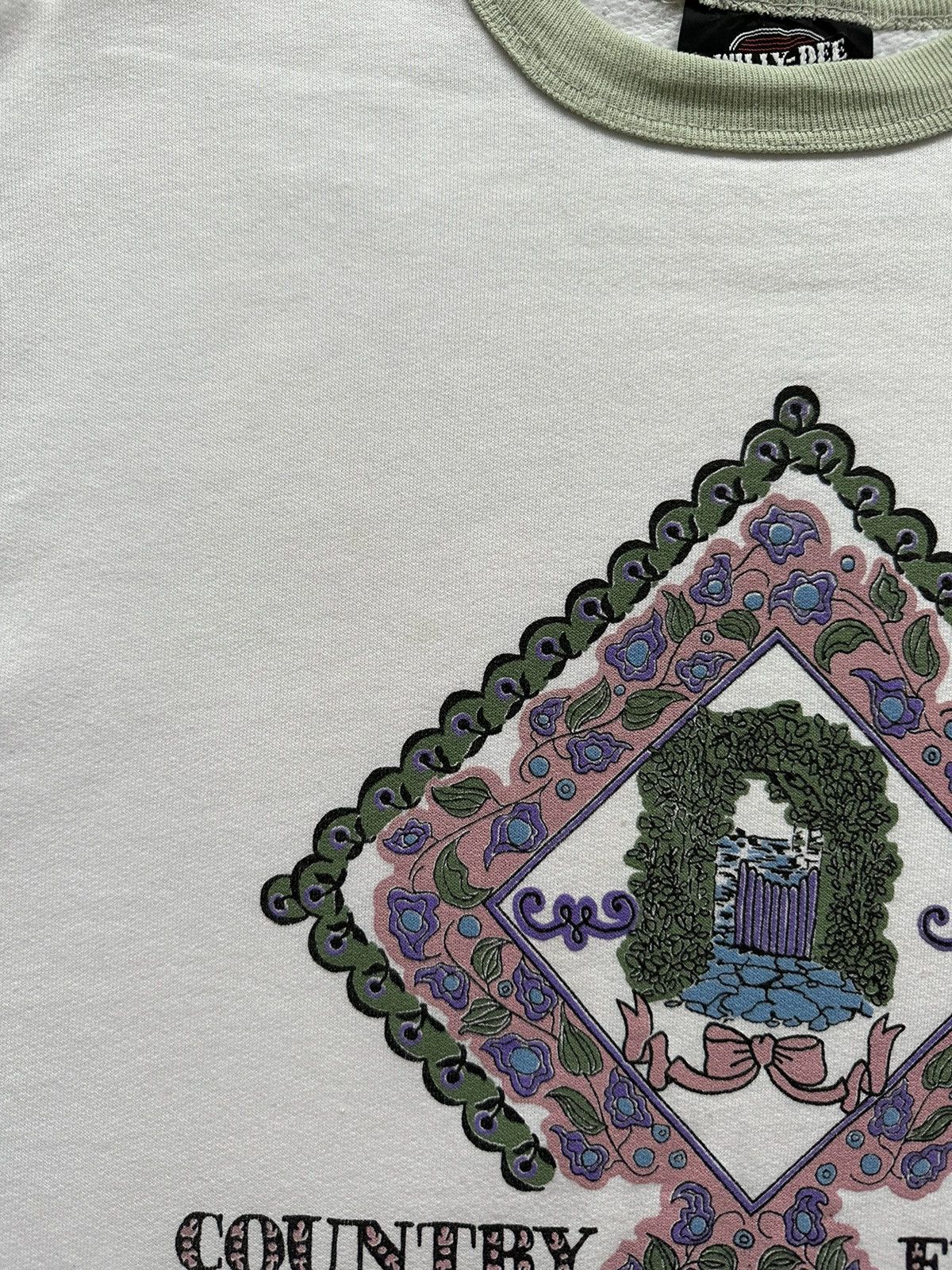 Vintage Vintage 1990s Women’s Cottage Core Graphic Sweatshirt Size M / US 6-8 / IT 42-44 - 4 Thumbnail