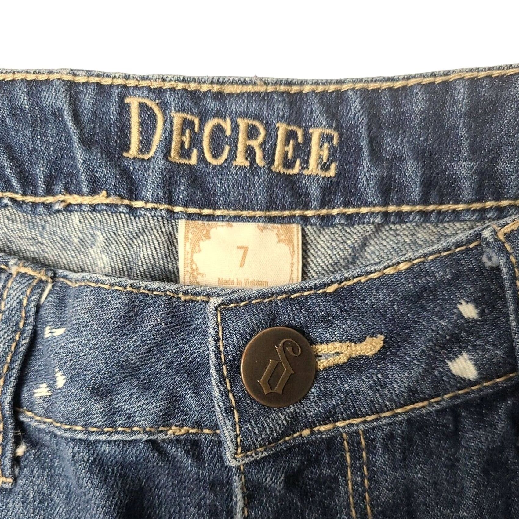 Decree VINTAGE Decree Denim Shorts Jean Shorts Womens 7 Spotted Distressed Frayed Hem Blue Cotton Regular Button 7 Ladies Womens Jeans Size 28" / US 6 / IT 42 - 2 Thumbnail