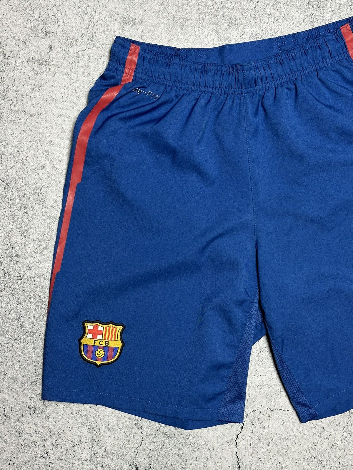 Nike Nike FC Barcelona Football Vintage Soccer Shorts Size US 30 / EU 46 - 2 Thumbnail