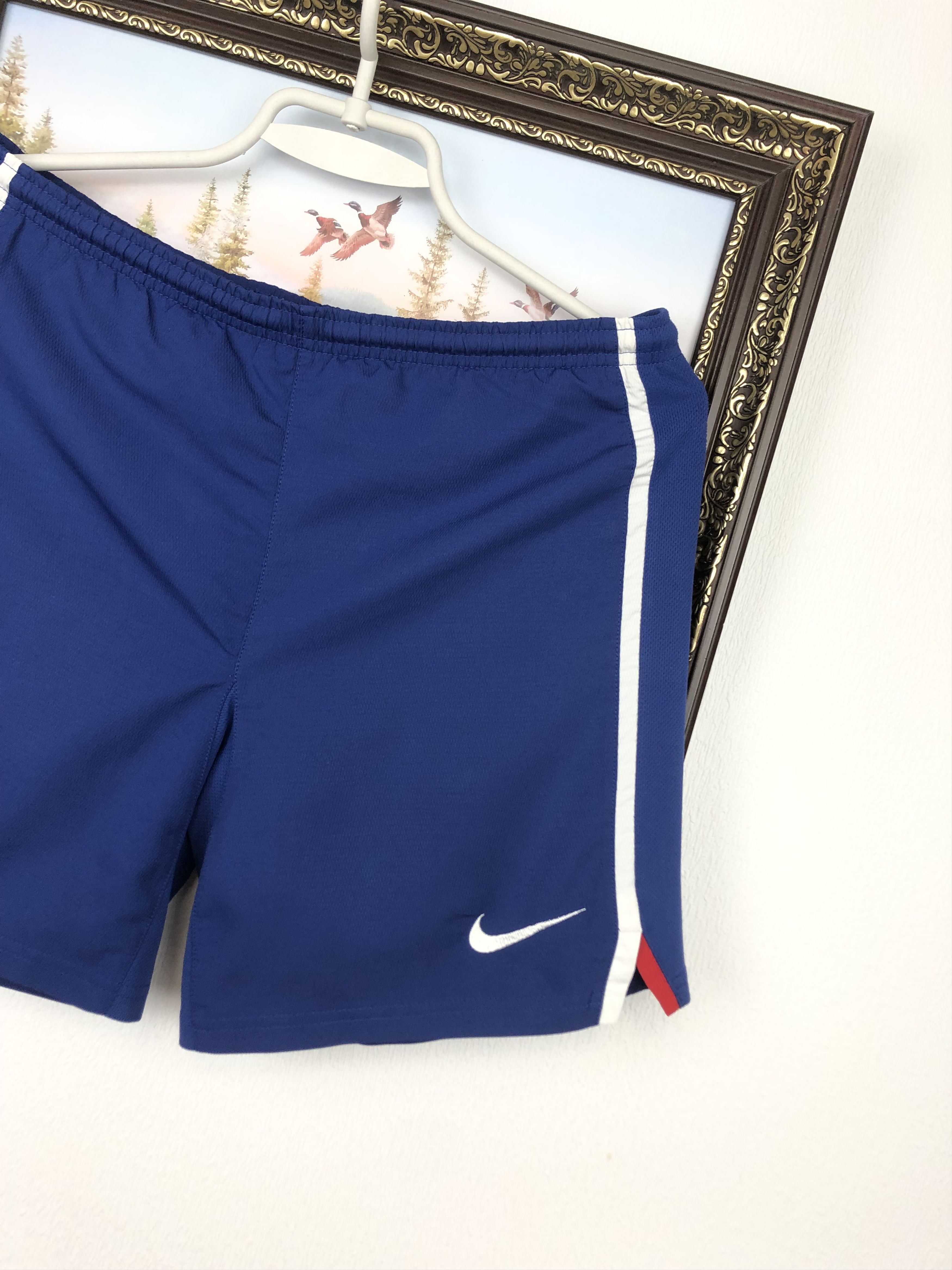 Nike Vintage Manchester United Football Shorts Soccer Boys 10 Size US 26 / EU 42 - 2 Thumbnail