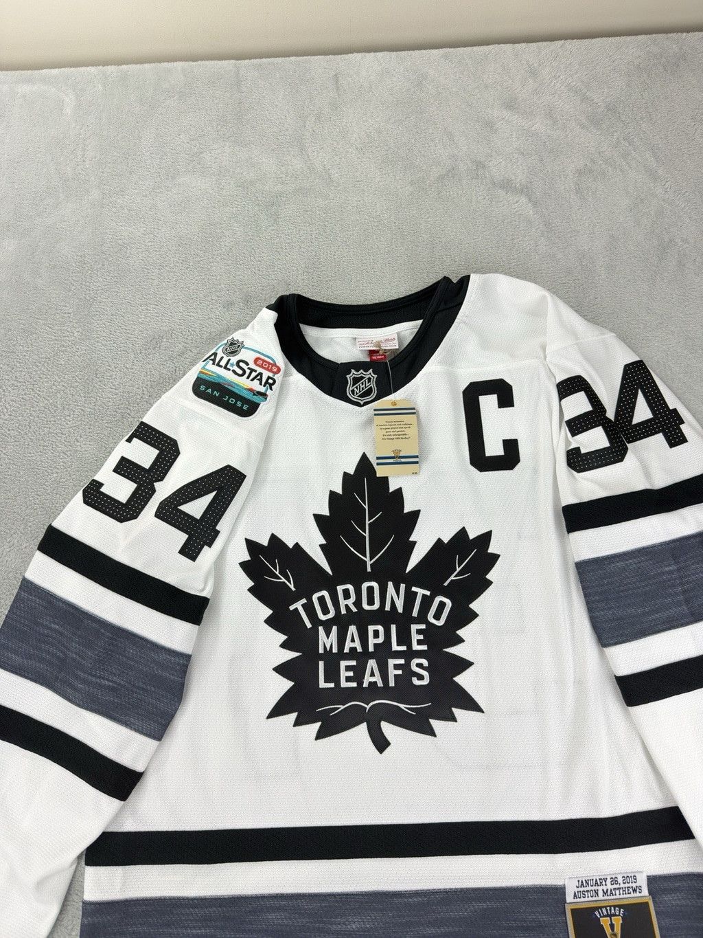 Mitchell & Ness Mitchell & Ness NWT Men's Sz Large Austin Matthews 2019 NHL Size US L / EU 52-54 / 3 - 13 Thumbnail