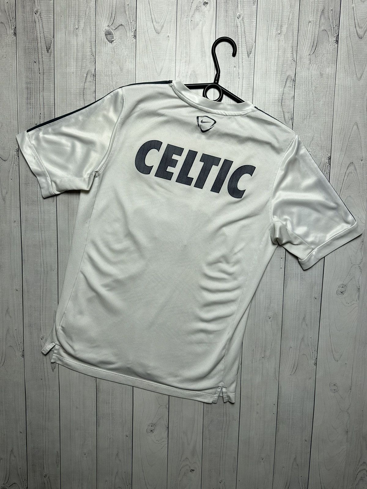 Nike × Vintage Vintage Nike Celtic soccer jersey size M logo Size US M / EU 48-50 / 2 - 2 Thumbnail