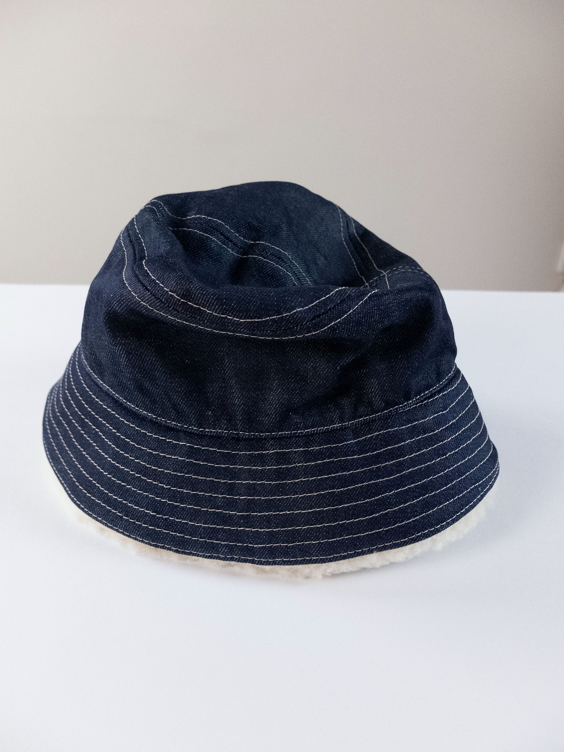 Fendi FENDI F logo Shearling trimmed blue denim bucket hat Size ONE SIZE - 6 Thumbnail