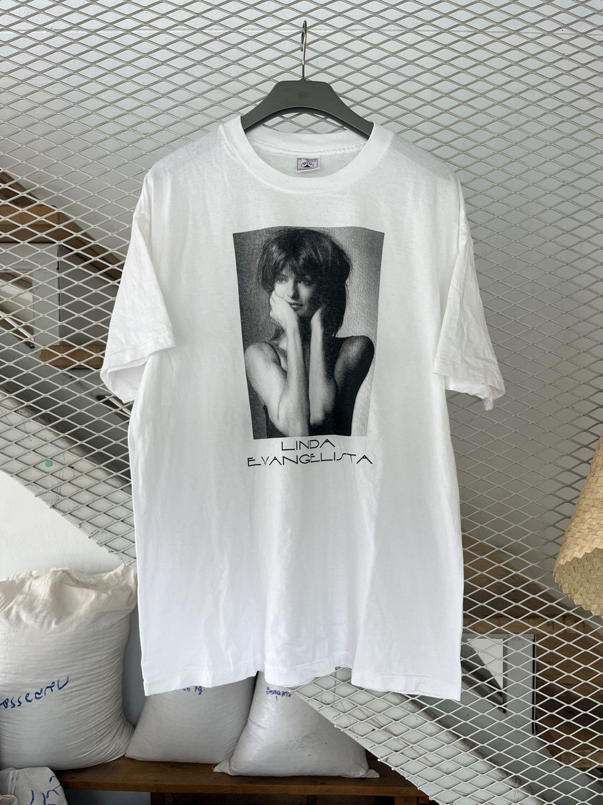 Vintage Vintage LINDA EVANGELISTA model Photo 90’s T-shirt Size US XL / EU 56 / 4 - 2 Thumbnail