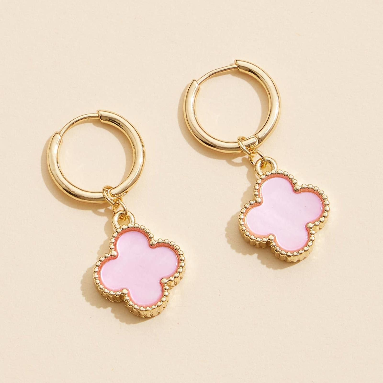 Other Flower Shape Shell Charm Hoop Earrings Size ONE SIZE - 6 Thumbnail