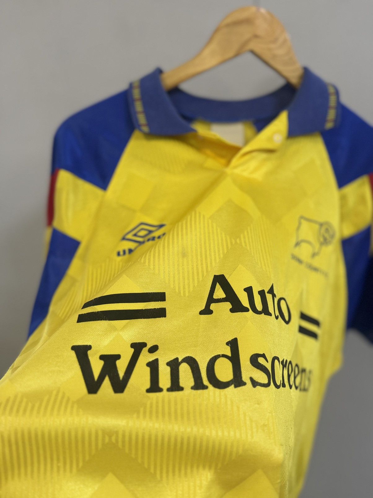 Umbro VINTAGE DERBY COUNTY 1992-1993 FOOTBALL AWAY SHIRT UMBRO Size US XL / EU 56 / 4 - 7 Thumbnail