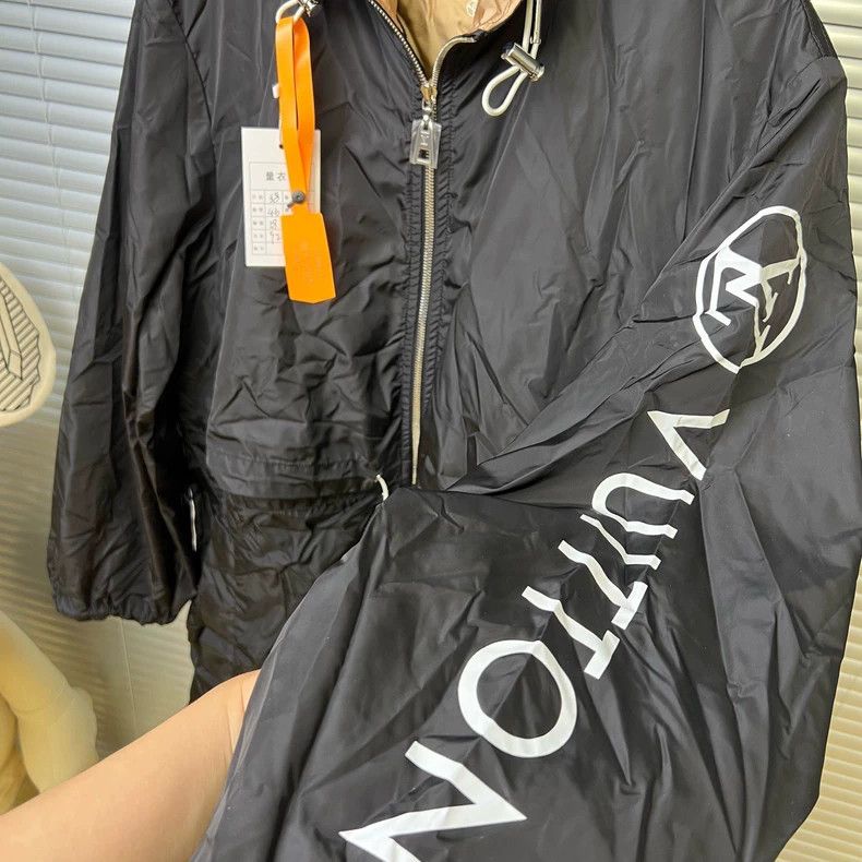 Louis Vuitton Louis Vuitton Identical arm print long assault jacket Size XS / US 0-2 / IT 36-38 - 5 Thumbnail