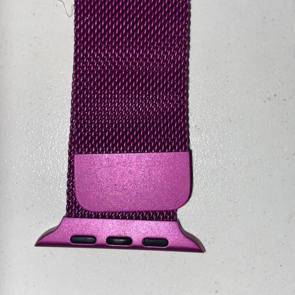 Designer \NWOT Purple Magnetic Apple Watch Wristband 38mm/42mm Size ONE SIZE - 4 Thumbnail