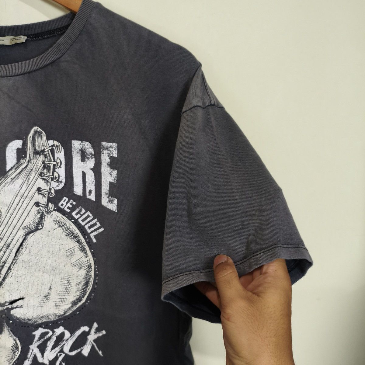 Zara Zara men's T-shirt graphic print skull guitar "Rock & Roll" Size US S / EU 44-46 / 1 - 7 Thumbnail