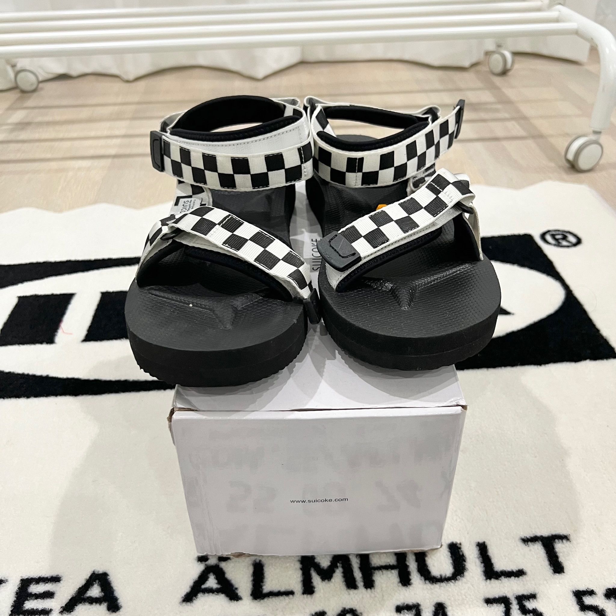 Suicoke Suicoke Men Black White Checkered Straps Vibram Sole Sandals Size US 11 / EU 44 - 4 Thumbnail