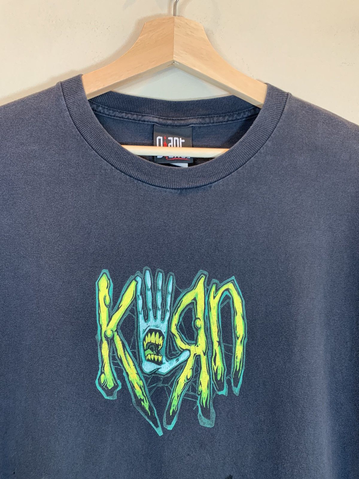 Band Tees × Giant × Vintage RARE Vintage KoRn Thrashed Faded Giant Distressed Tour Shirt Size US XL / EU 56 / 4 - 4 Thumbnail