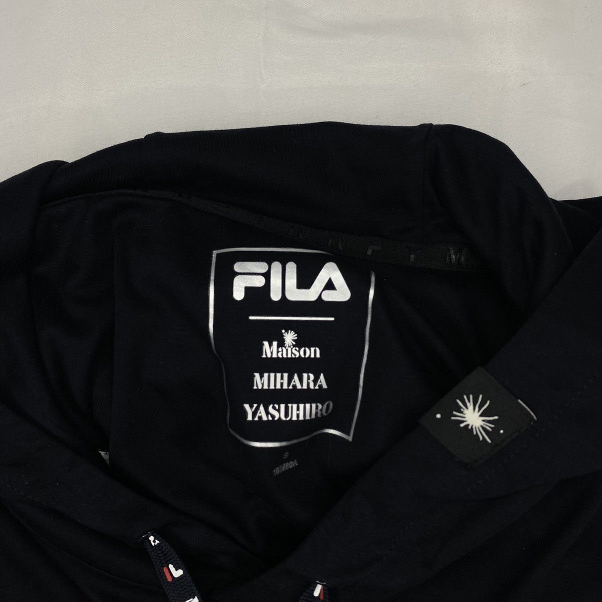 Fila × Maison MIHARA YASUHIRO Fila Mihara Yasuhiro Asymmetrical Hooded Shirt Size S / US 4 / IT 40 - 6 Thumbnail