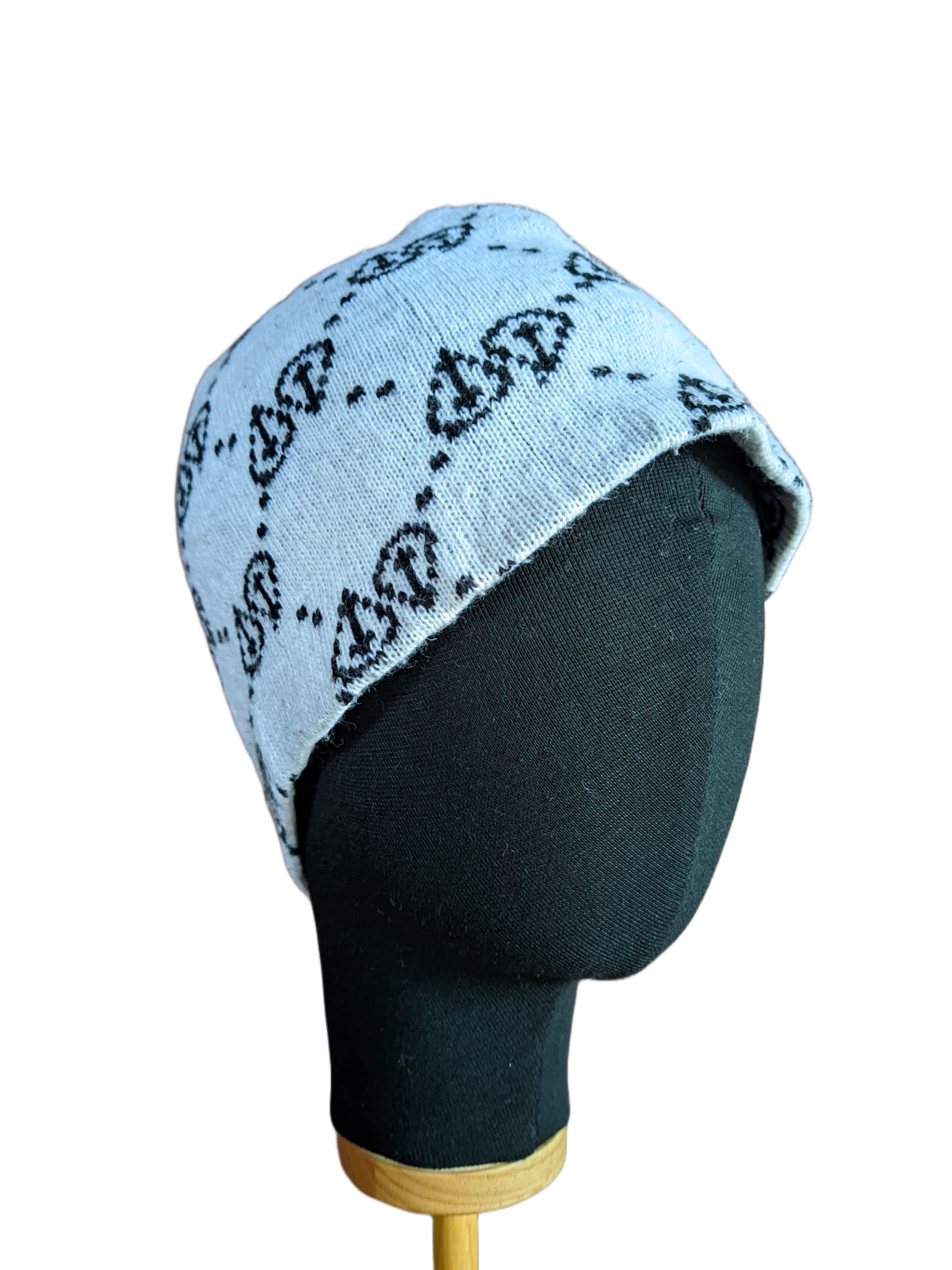 Japanese Brand Monogram Design Beanie Hats Size ONE SIZE - 1 Thumbnail