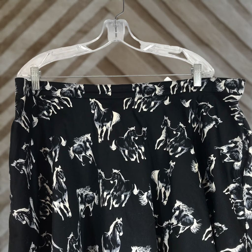 Vintage Eva Rose Skirt Black Horse Print A-Line Skirt Size 2X Women Midi Skater Elastic Waist Lined Cotton Spandex Casual Vintage: No Size 40" / US 18 - 1 Thumbnail