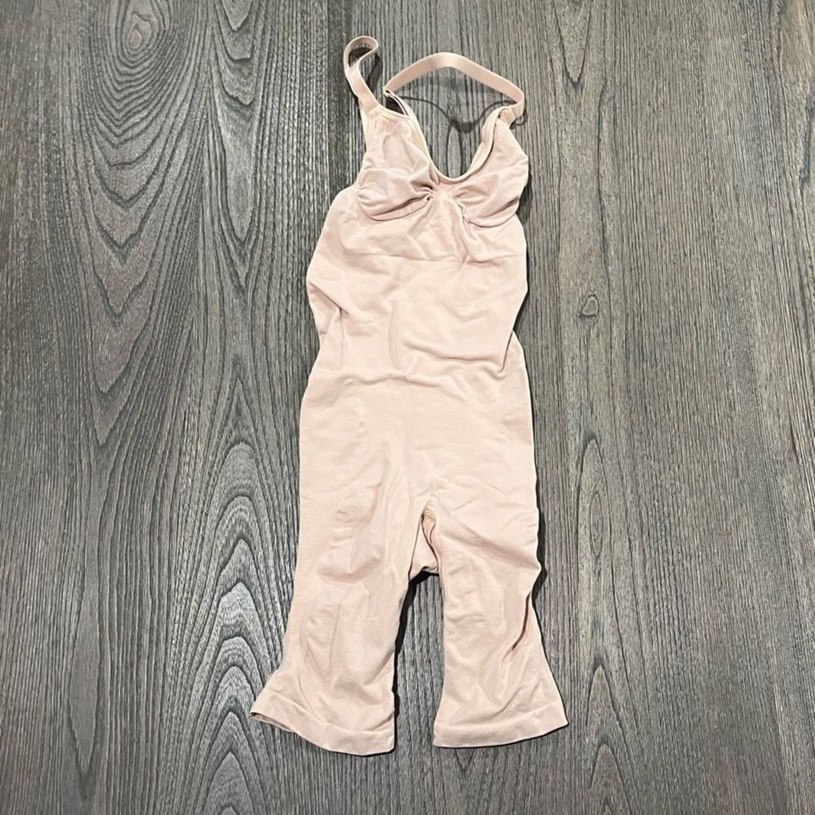 SKIMS NWOT Skims Sculpting Bodysuit Mid Thigh - Size S/M Size S / US 4 / IT 40 - 1 Thumbnail