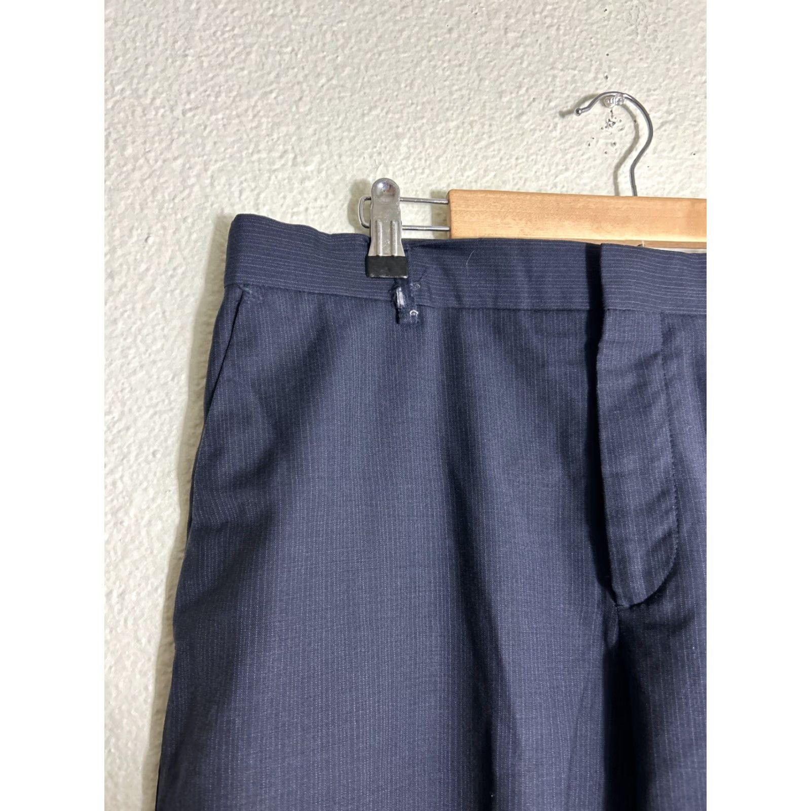 Banana Republic VINTAGE Banana Republic Mens 33x30 Classic Fit Wool Pants Navy Blue Pinstripe Flaw Dress Pants Mens Size US 33 - 7 Thumbnail