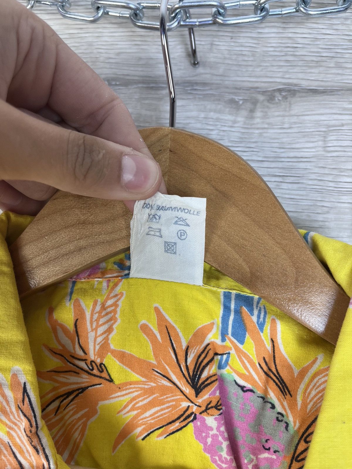 Vintage Vintage Mens Hawaiian Button Down Shirt size M Size US M / EU 48-50 / 2 - 7 Thumbnail