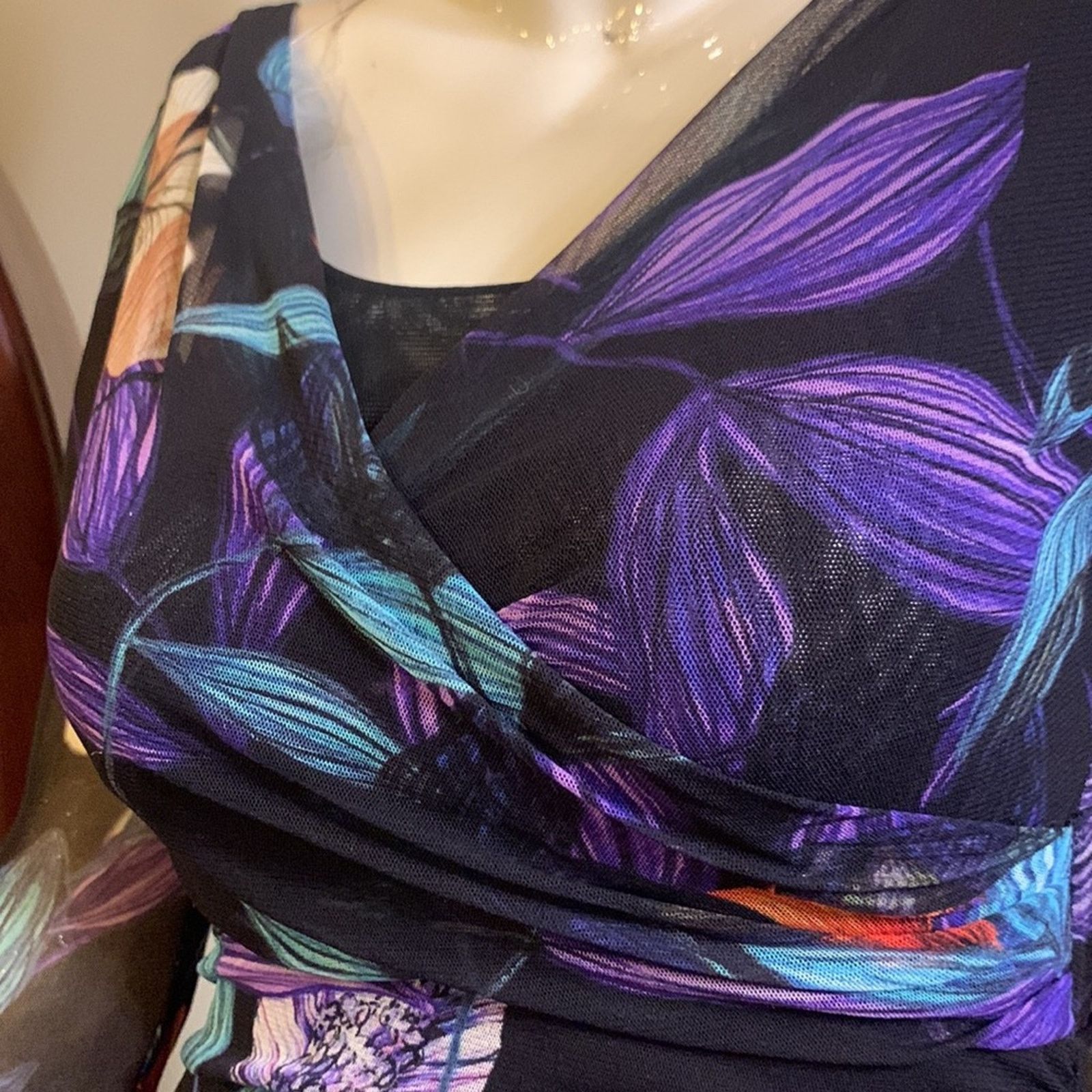 FUZZI Fuzzi Italy mesh floral V neck bodycon bombshell wiggledress Size XS / US 0-2 / IT 36-38 - 3 Thumbnail