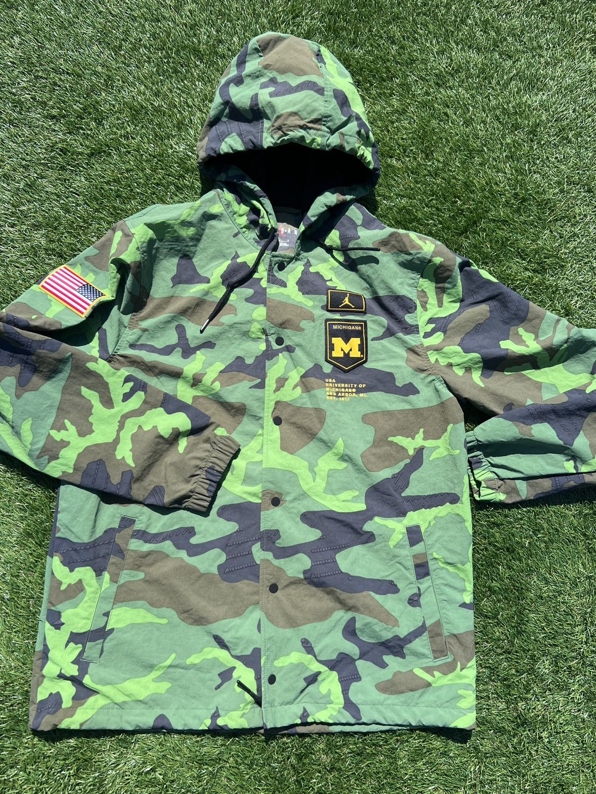 Jordan Brand Jordan x Michigan Wolverines x Salute to Service Coat Size US M / EU 48-50 / 2 - 2 Thumbnail