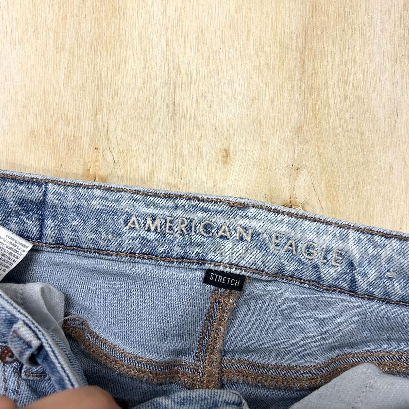 American Eagle Outfitters American Eagle Outfitters Jeans Womens 4 Light Wash Distressed Straight Denim Slim Stretch Pocket 5 Size 27" / US 4 / IT 40 - 2 Thumbnail