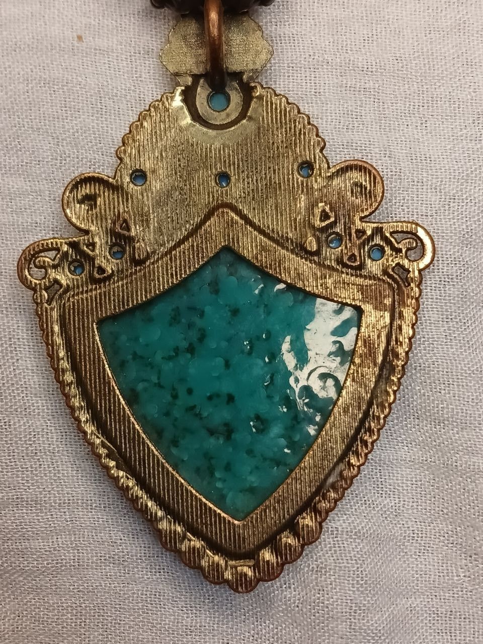 Vintage Vintage brass necklace with green stone made of faux wood Size ONE SIZE - 2 Thumbnail