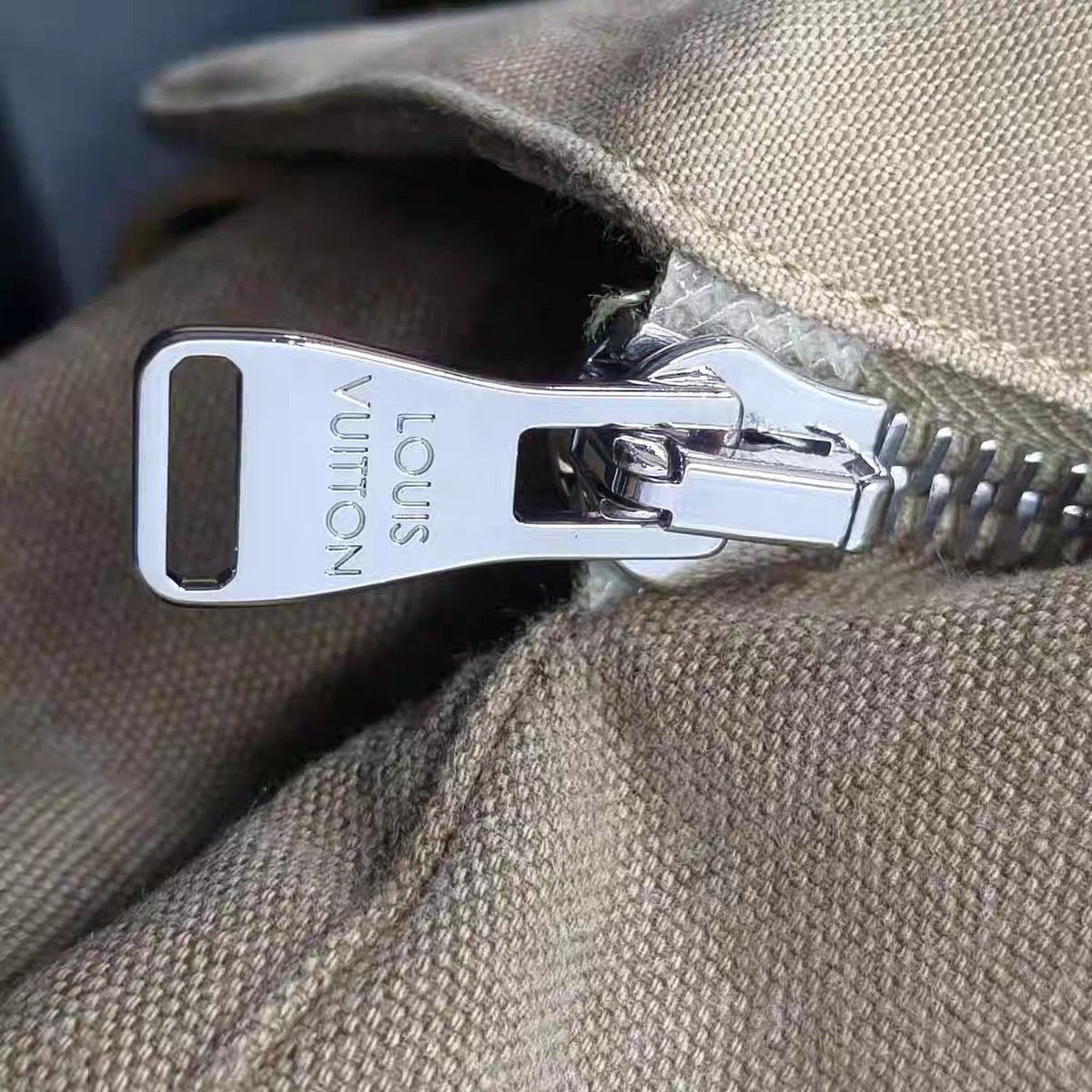 Louis Vuitton Louis Vuitton Co-branded Victory Gesture Badge Hooded Jack Size US S / EU 44-46 / 1 - 16 Thumbnail