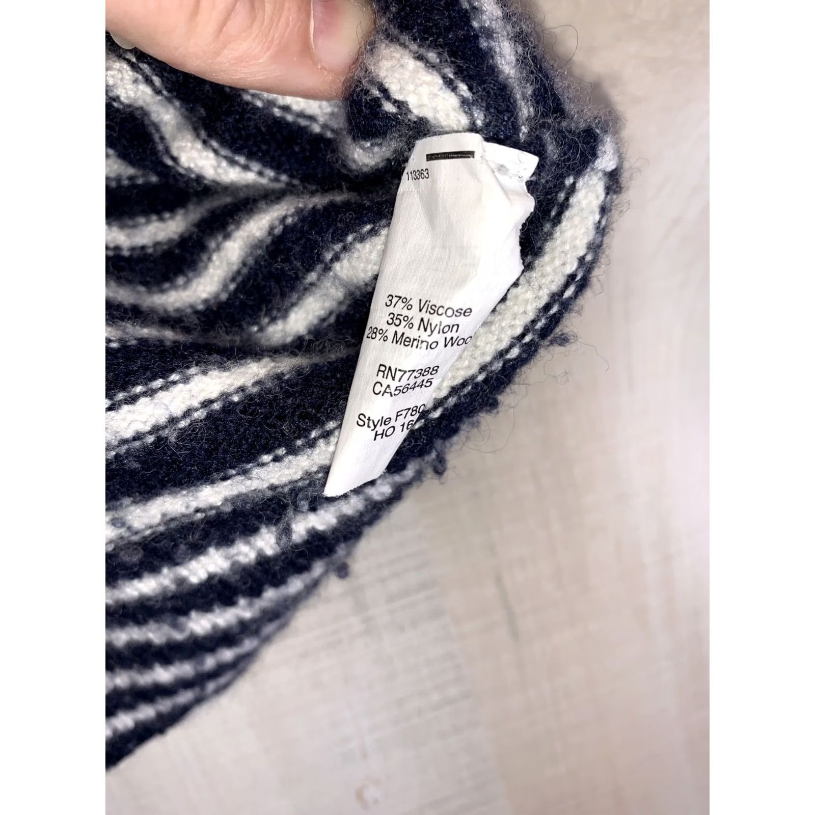 J.Crew J.CREW Womens Size Small Snowflake Design Knit Wool Cropped Sweater Size S-6582 Pullover Slim Winter Fall Wool, Nyol, Acrylic Size S / US 4 / IT 40 - 7 Thumbnail