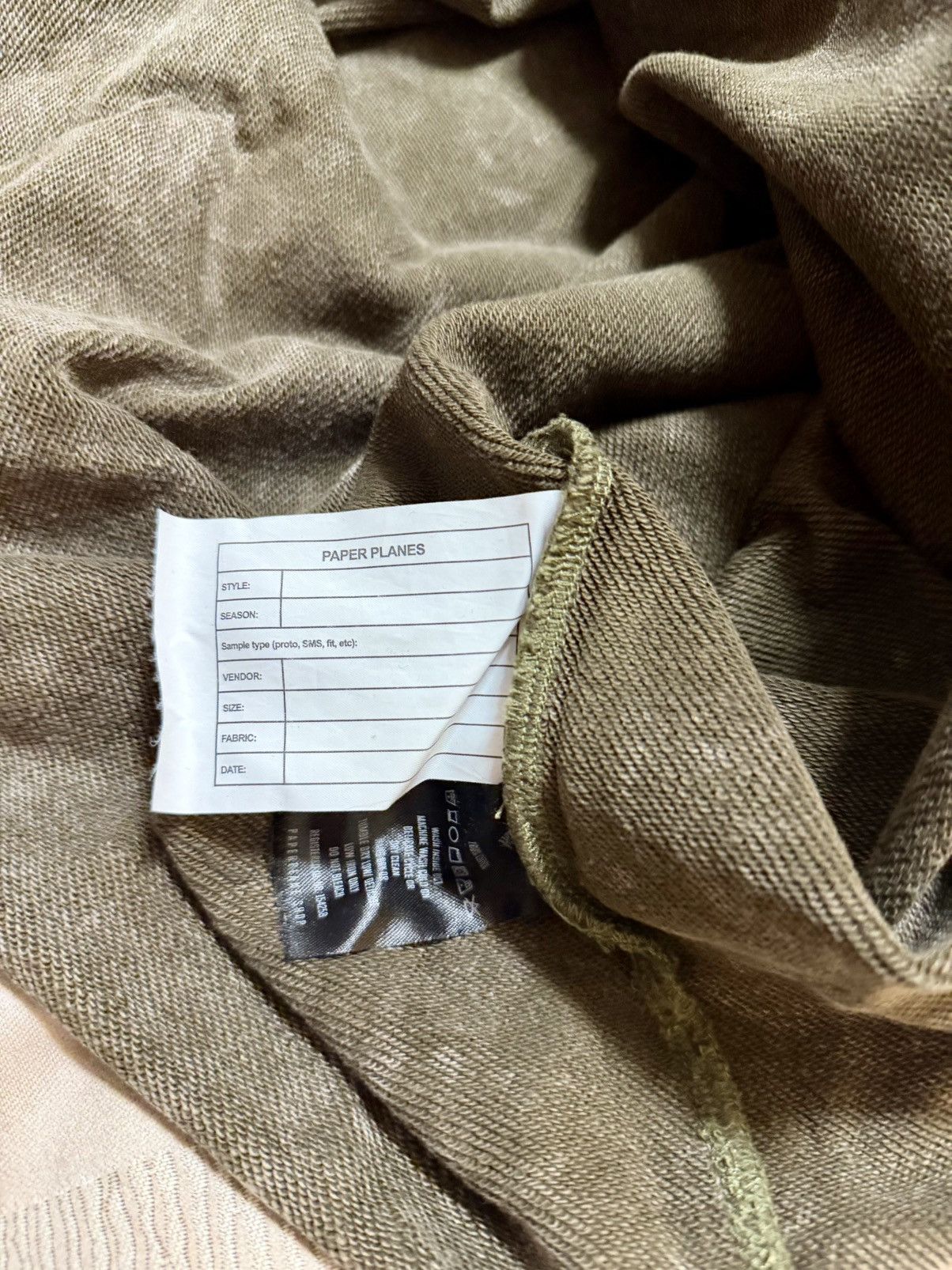 Paper Planes NWOT PAPER PLANES SNOW WASH OPEN BOTTOM CREWNECK Size US M / EU 48-50 / 2 - 4 Thumbnail