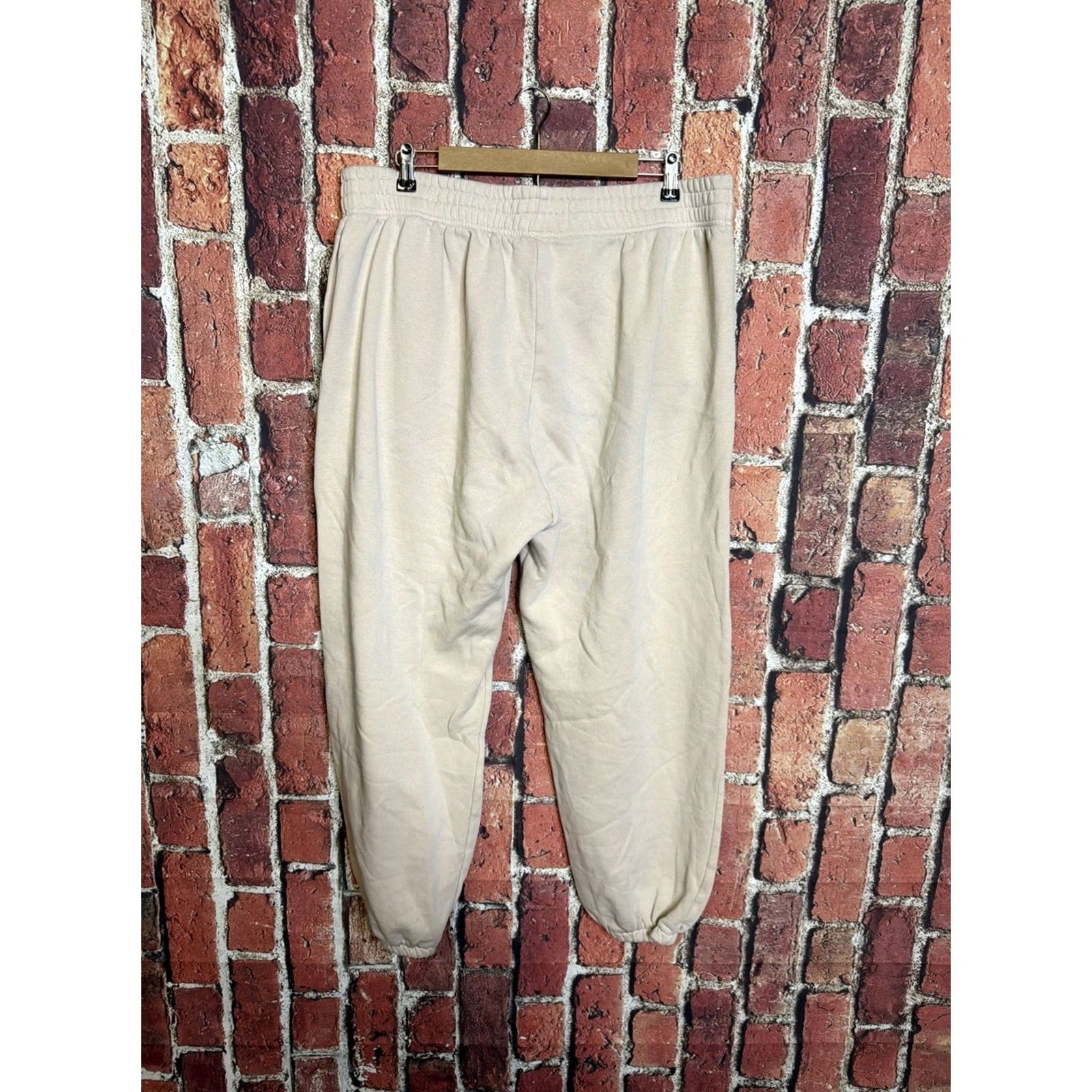 Nike Nike Sportswear Essential Womens Pants Sweatpants Be… Beige XL Regular Tapered Pockets Elastic Waist Fleece Cotton Blend Polyester Size 40" / US 18 - 3 Thumbnail