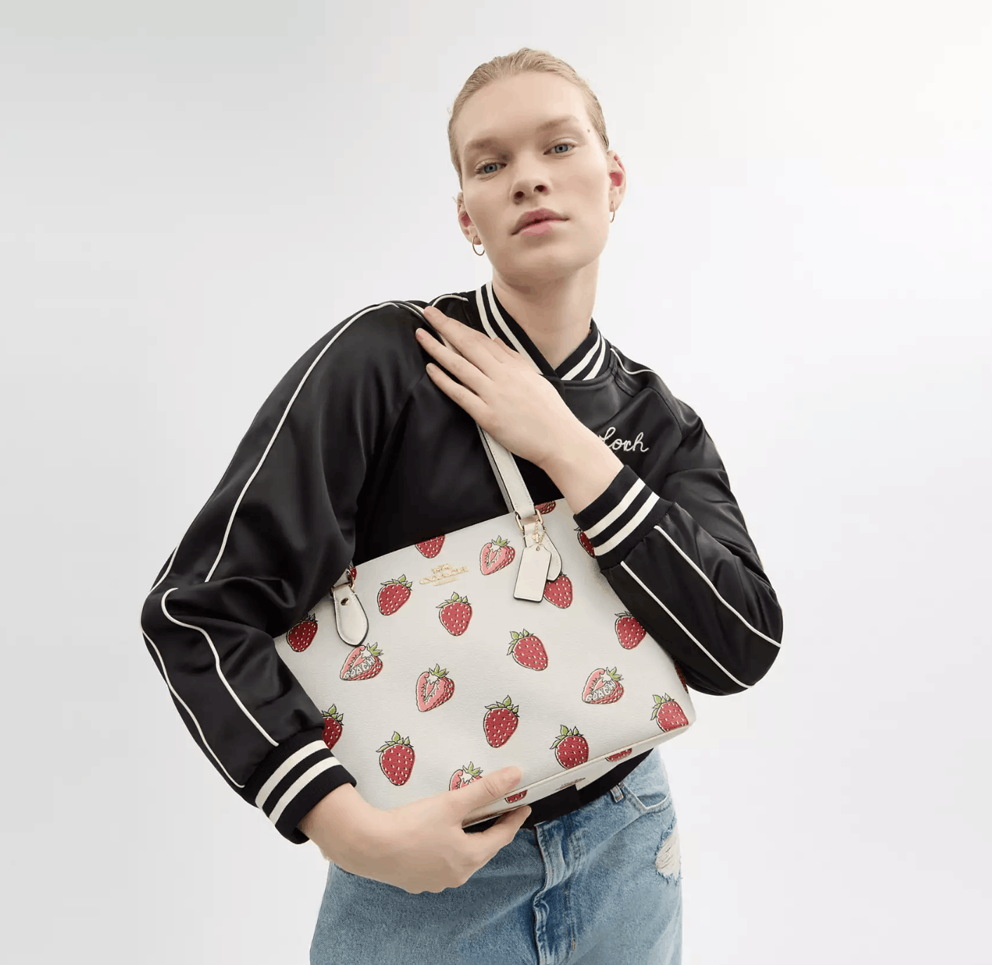 Coach Gallery Tote Bag With Strawberry Print CAR34 Size ONE SIZE - 7 Thumbnail