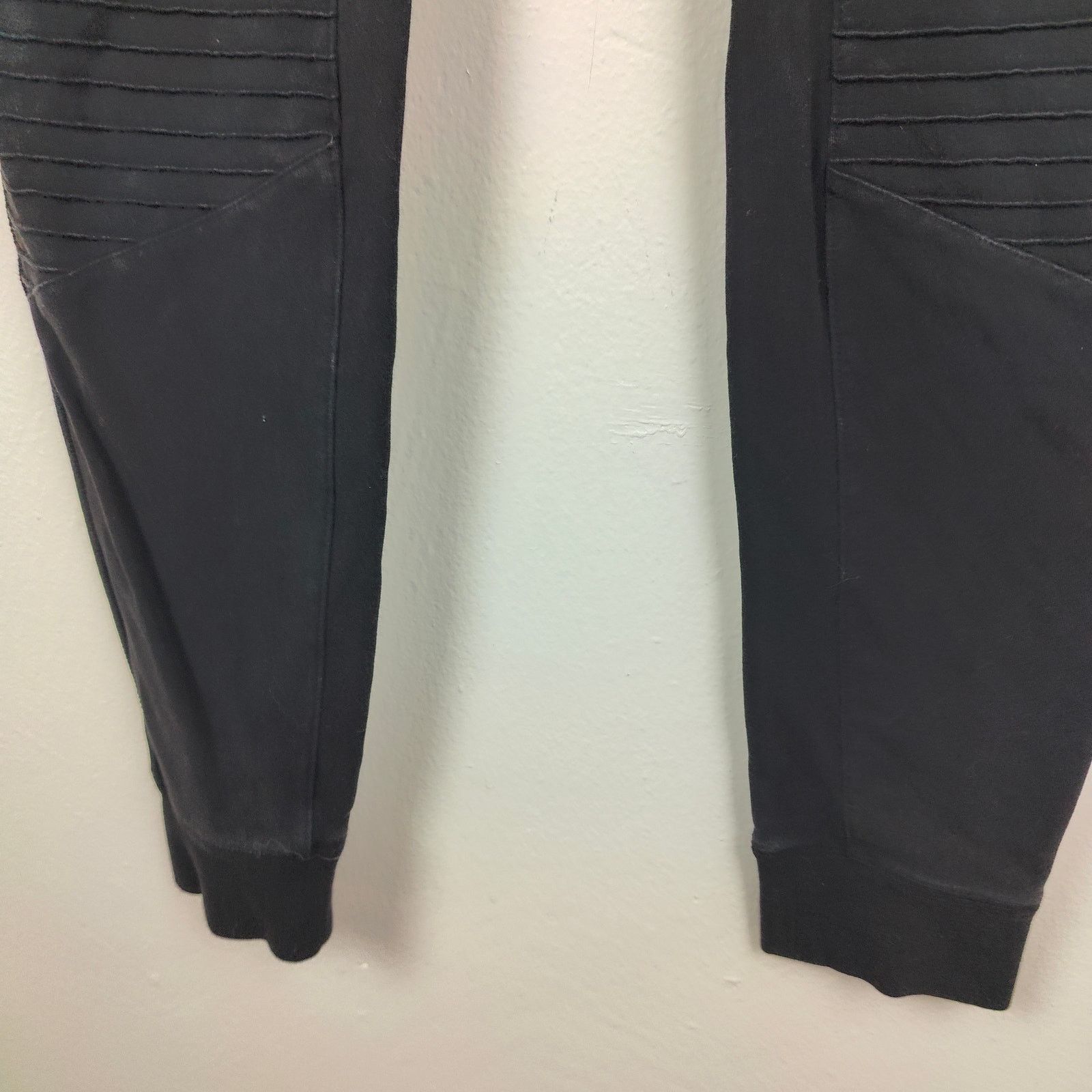 Alo Yoga Alo Yoga Urban Moto Sweatpants Womens Small Black Stretch Size 27" / US 4 / IT 40 - 4 Thumbnail